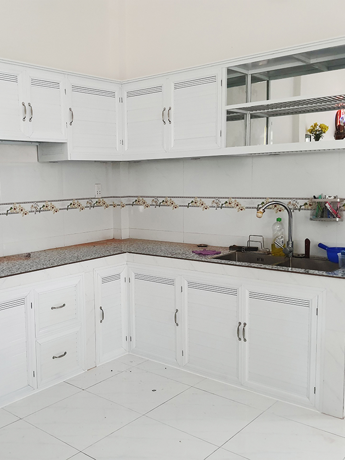 Thi Công Bếp Nhôm Kính Theo Yêu Cầu Là Gì?