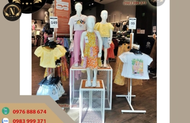 10 Mẫu thiết kế shop quần áo trẻ em hiện đại và tiện nghi nhất 2025